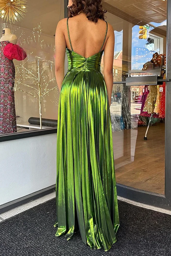 Elfriede Metallic Maxikleid mit Kreuzträgern, Cut-Out, Schlitz und Faltenrock im Queen-Stil