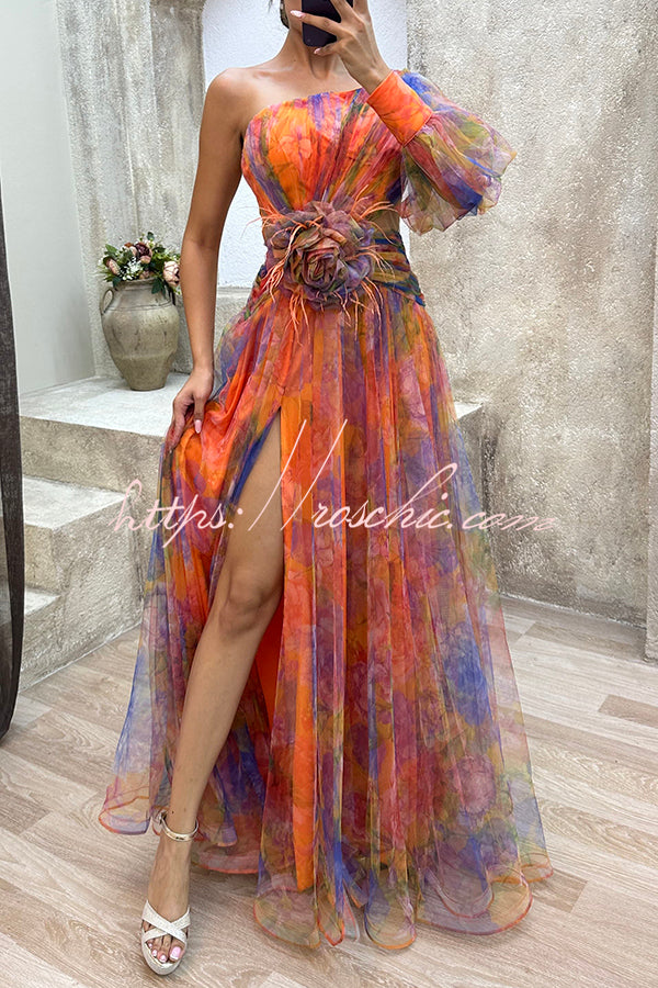 Cosima Tüll-Maxikleid mit Blumenmuster, Falten, One-Shoulder-Ärmel und Beinschlitz