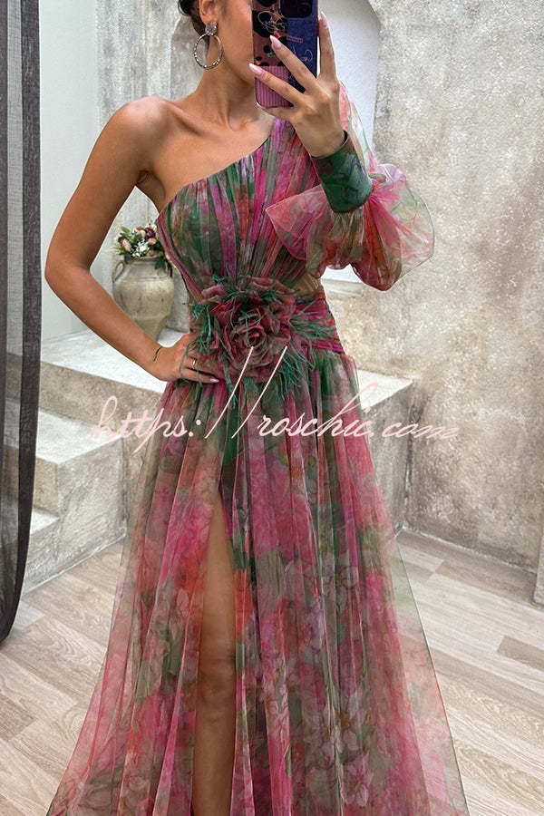 Cosima Tüll-Maxikleid mit Blumenmuster, Falten, One-Shoulder-Ärmel und Beinschlitz