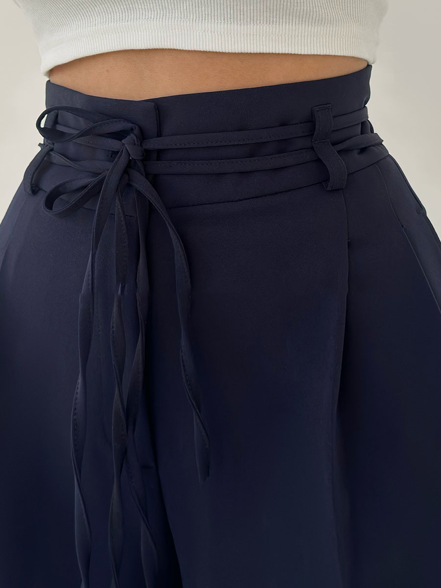 LENA – Weit geschnittene High-Waist-Hose
