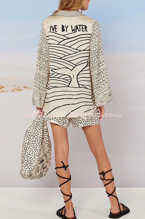 Selma Satin-Set mit einzigartigem Buchstabenmuster, Fransenhemd und Shorts mit elastischem Bund – Versand in 24 Stunden