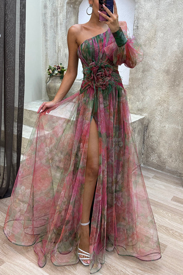 Cosima Tüll-Maxikleid mit Blumenmuster, Falten, One-Shoulder-Ärmel und Beinschlitz
