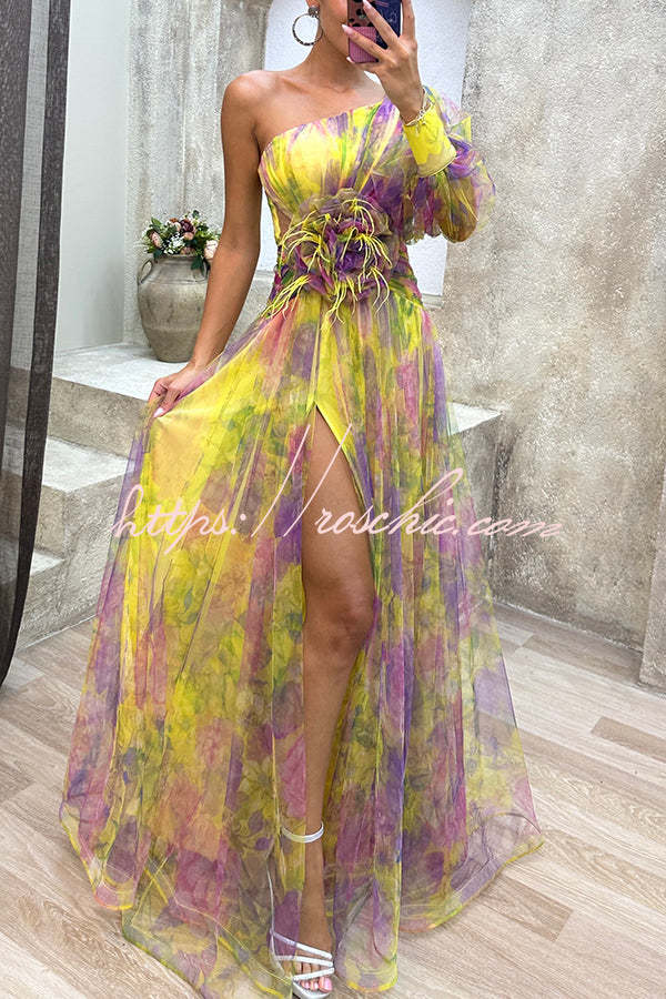 Cosima Tüll-Maxikleid mit Blumenmuster, Falten, One-Shoulder-Ärmel und Beinschlitz