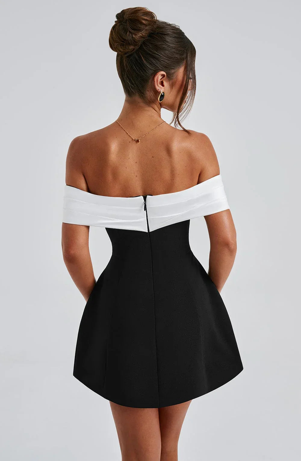 Bellanova - Rückenfreies Mini Kleid mit Schleife