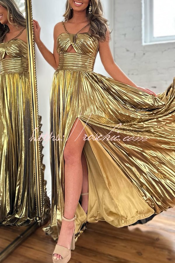 Elfriede Metallic Maxikleid mit Kreuzträgern, Cut-Out, Schlitz und Faltenrock im Queen-Stil - Sopheria