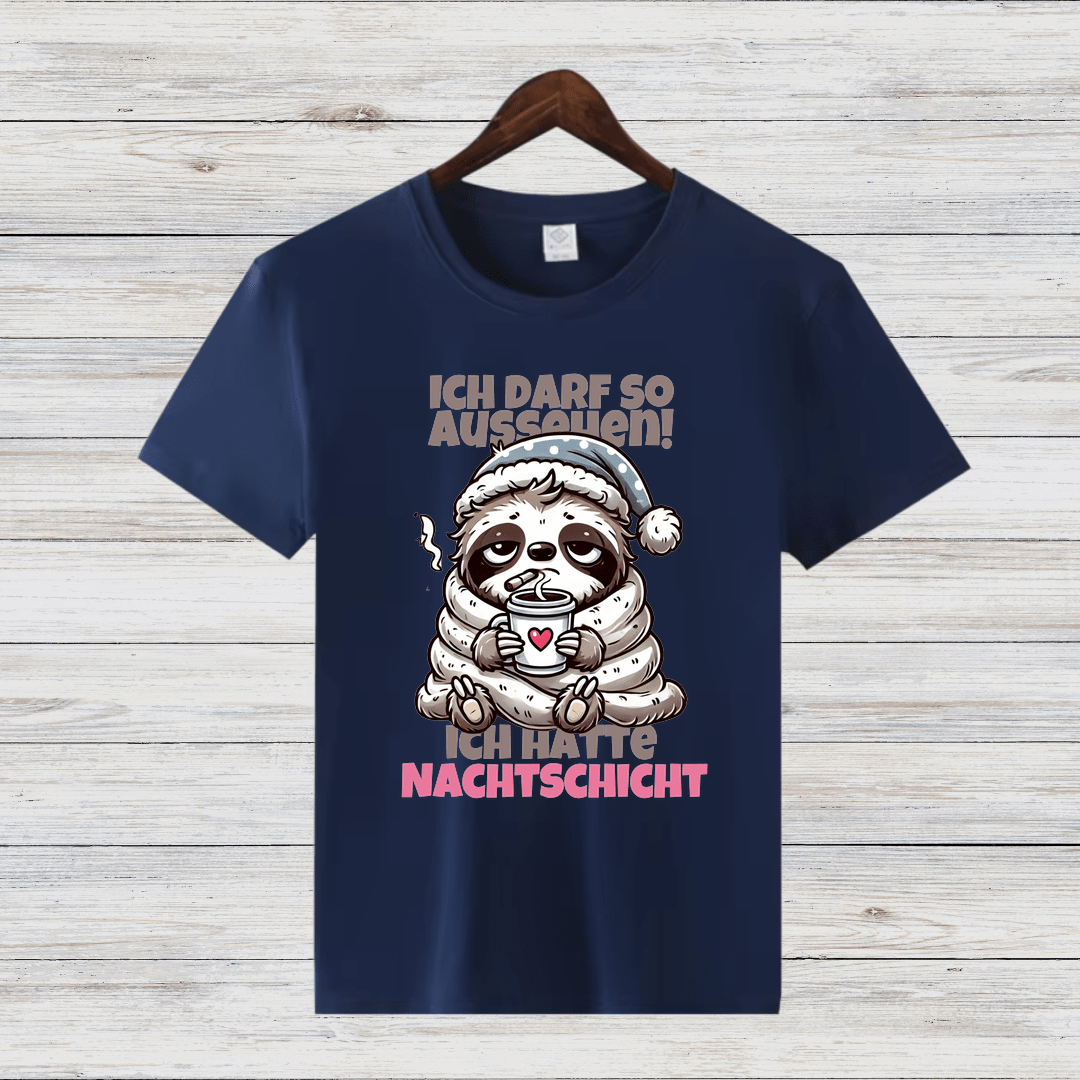 Faultier Nachtschicht Shirt | Lustiges Winterdesign | Humorvolles Statement Shirt | Bequemes Baumwollshirt für kalte Tage - Sopheria