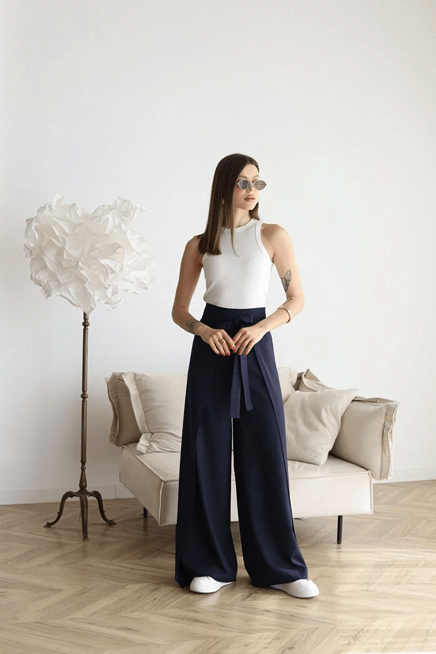 Heidemarie – Weit geschnittene Leinenhose mit Wickeloptik - Sopheria