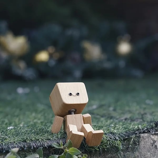 HolzFreund – Wackel Holzfigur mit Magnet Gesichtern - Sopheria