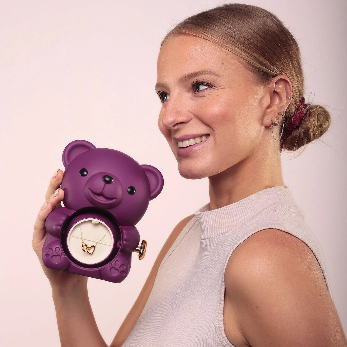 Rosenherz – Teddybär-Geschenkbox mit ewiger Rose & gravierter Halskette - Sopheria