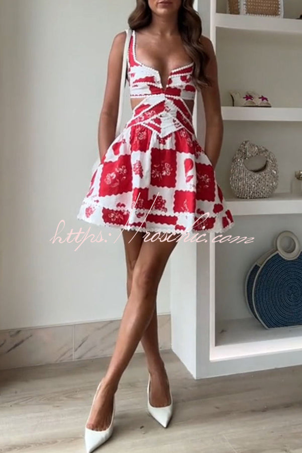Melina Leinen-Minikleid mit einzigartigem Print, Zierborten, Cut-Outs und Taschen