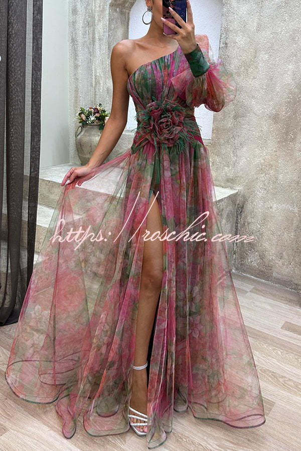 Cosima Tüll-Maxikleid mit Blumenmuster, Falten, One-Shoulder-Ärmel und Beinschlitz
