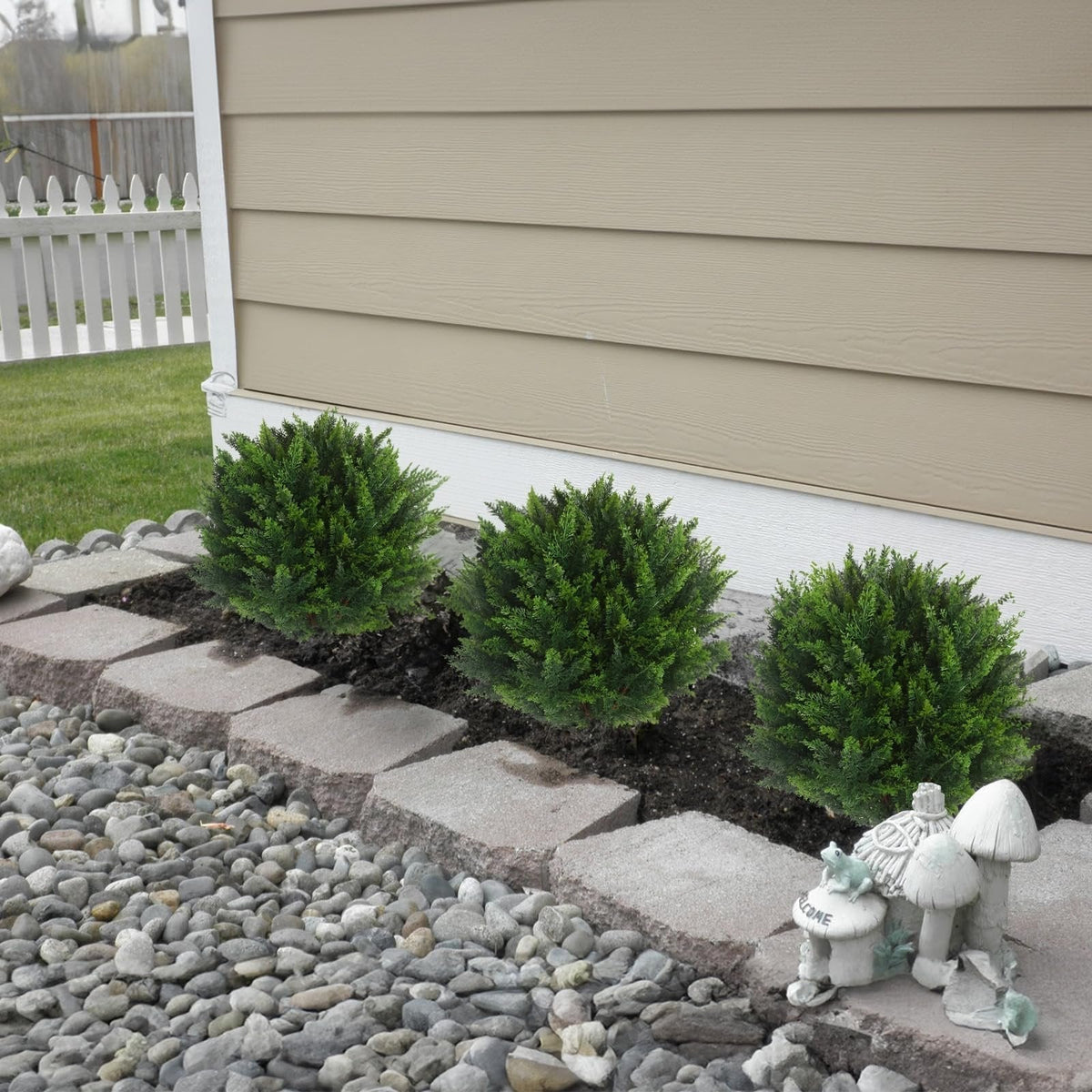 BlattBrise™ / UV-beständiger künstlicher Zedern-Topiary-Kugelbaum - Sopheria