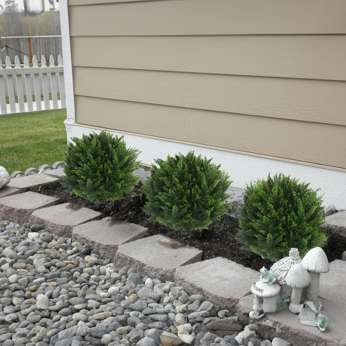 BlattBrise™ / UV-beständiger künstlicher Zedern-Topiary-Kugelbaum - Sopheria