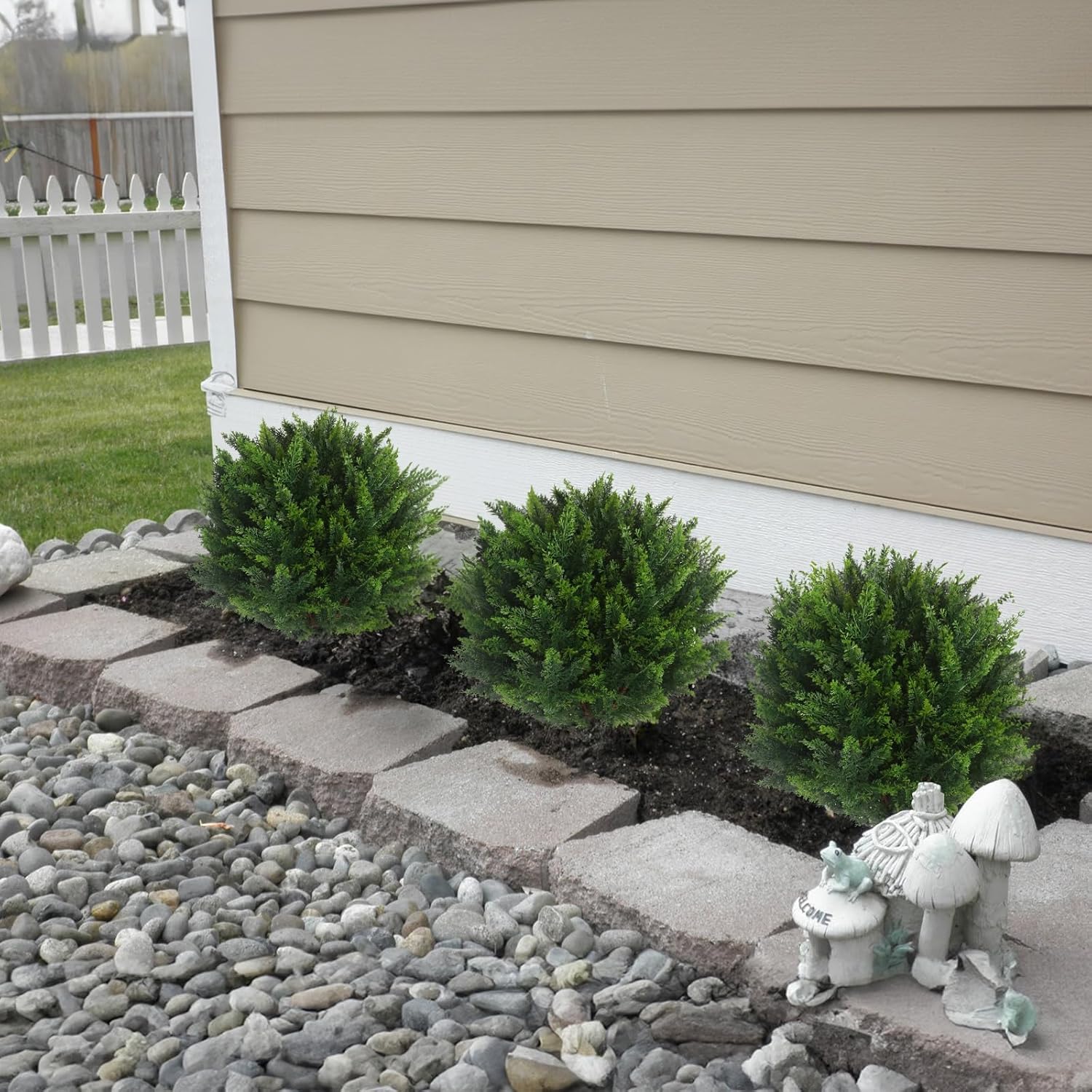 BlattBrise™ / UV-beständiger künstlicher Zedern-Topiary-Kugelbaum - Sopheria
