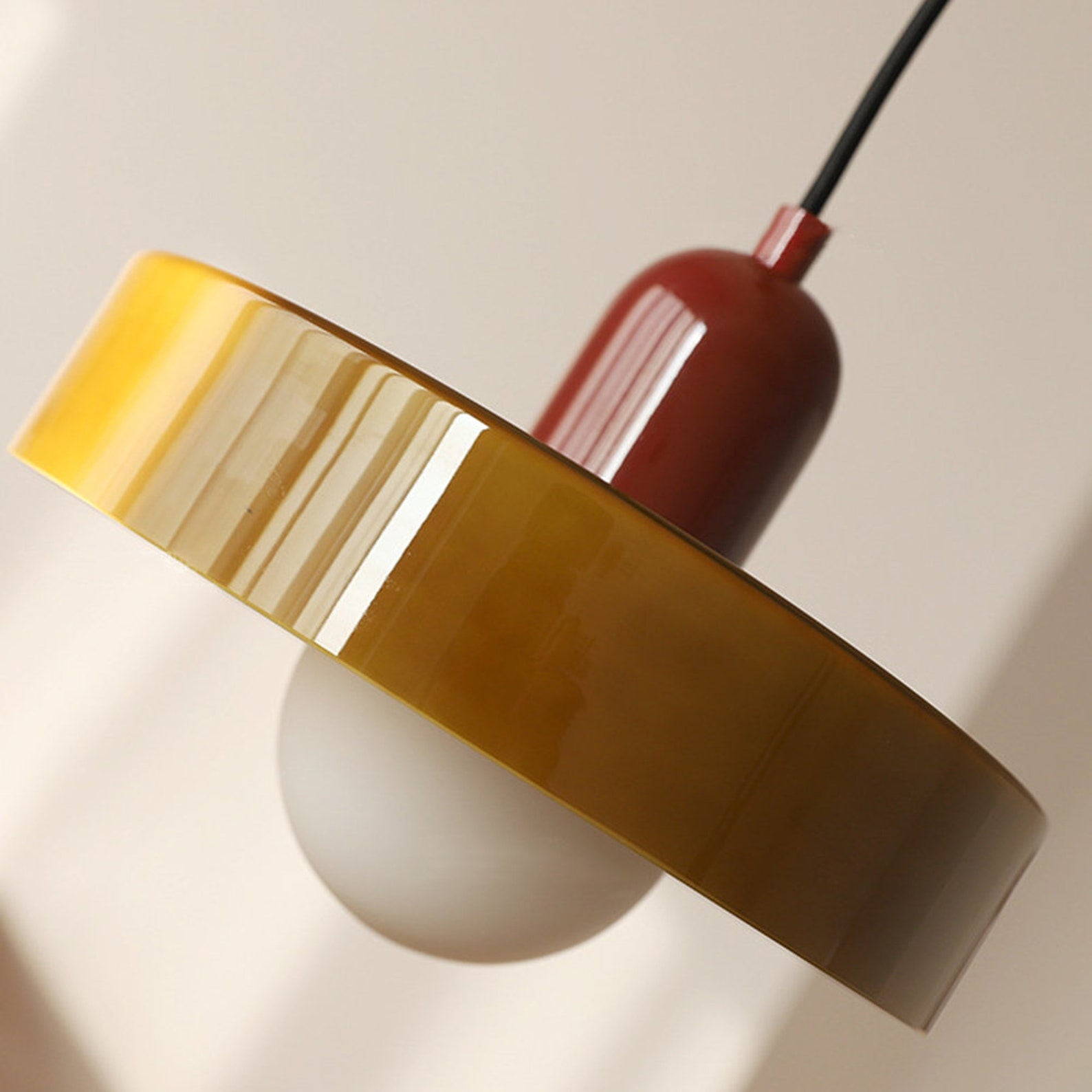Aurelio™ | Bauhaus-Pendelleuchte aus farbigem Glas