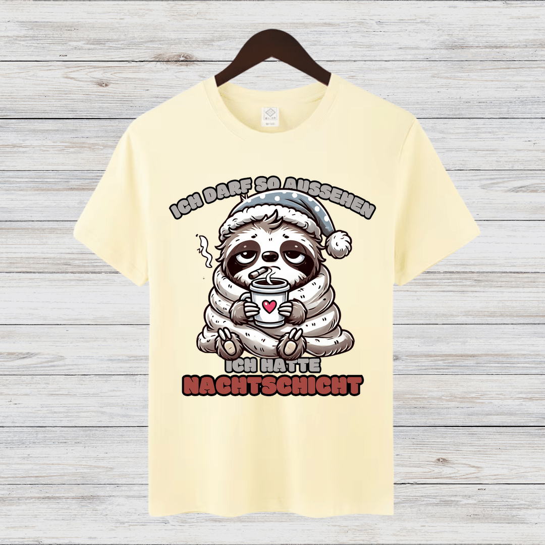 Faultier Nachtschicht | Lustiges Wintershirt | Humorvolles Design für kalte Tage | Statement Shirt | Damen T-Shirt - Sopheria