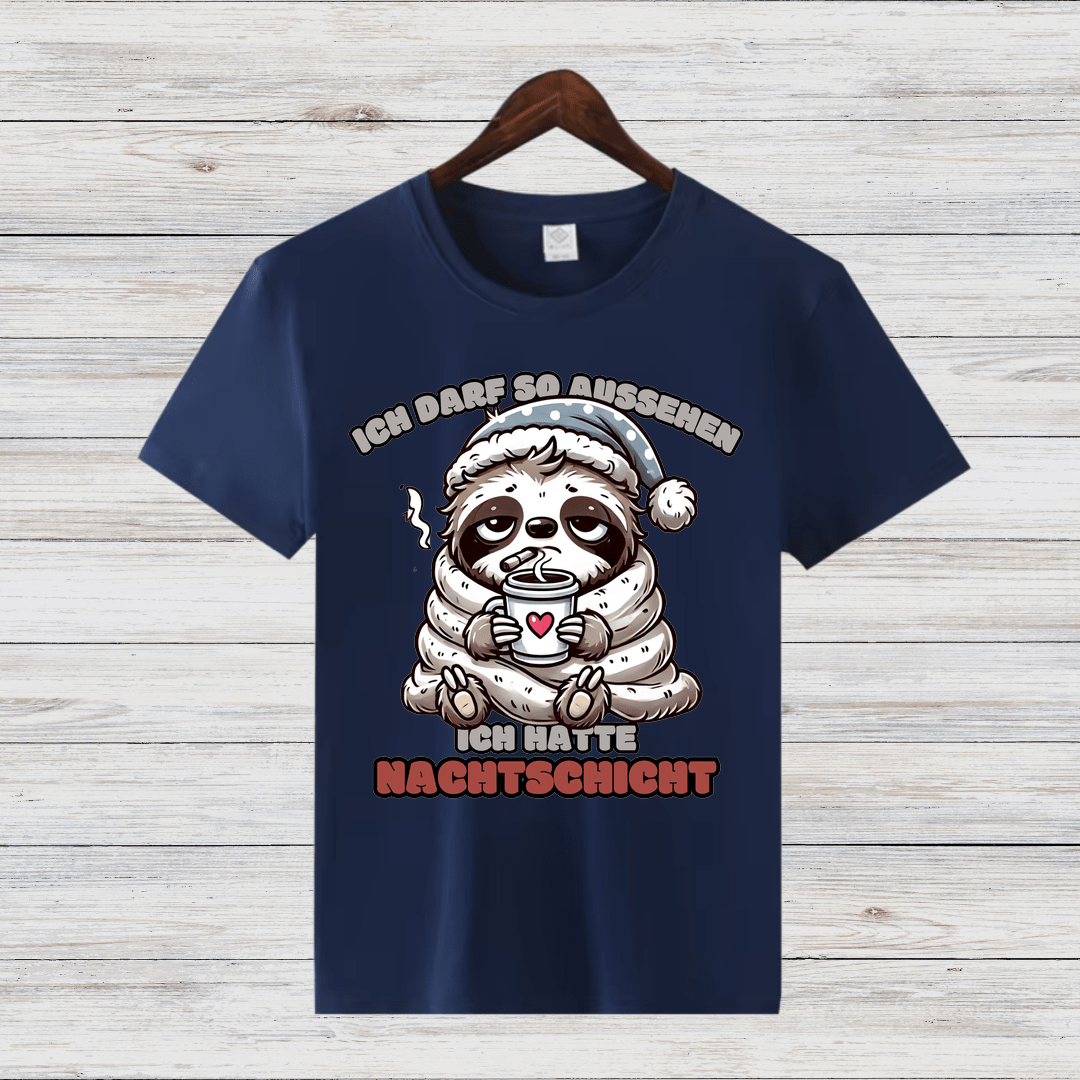 Faultier Nachtschicht | Lustiges Wintershirt | Humorvolles Design für kalte Tage | Statement Shirt | Damen T-Shirt - Sopheria