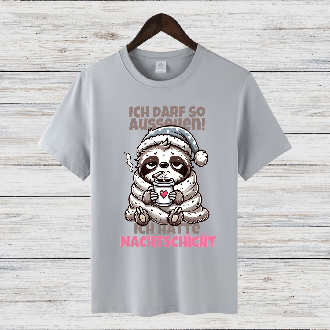 Faultier Nachtschicht Shirt | Lustiges Winterdesign | Humorvolles Statement Shirt | Bequemes Baumwollshirt für kalte Tage - Sopheria