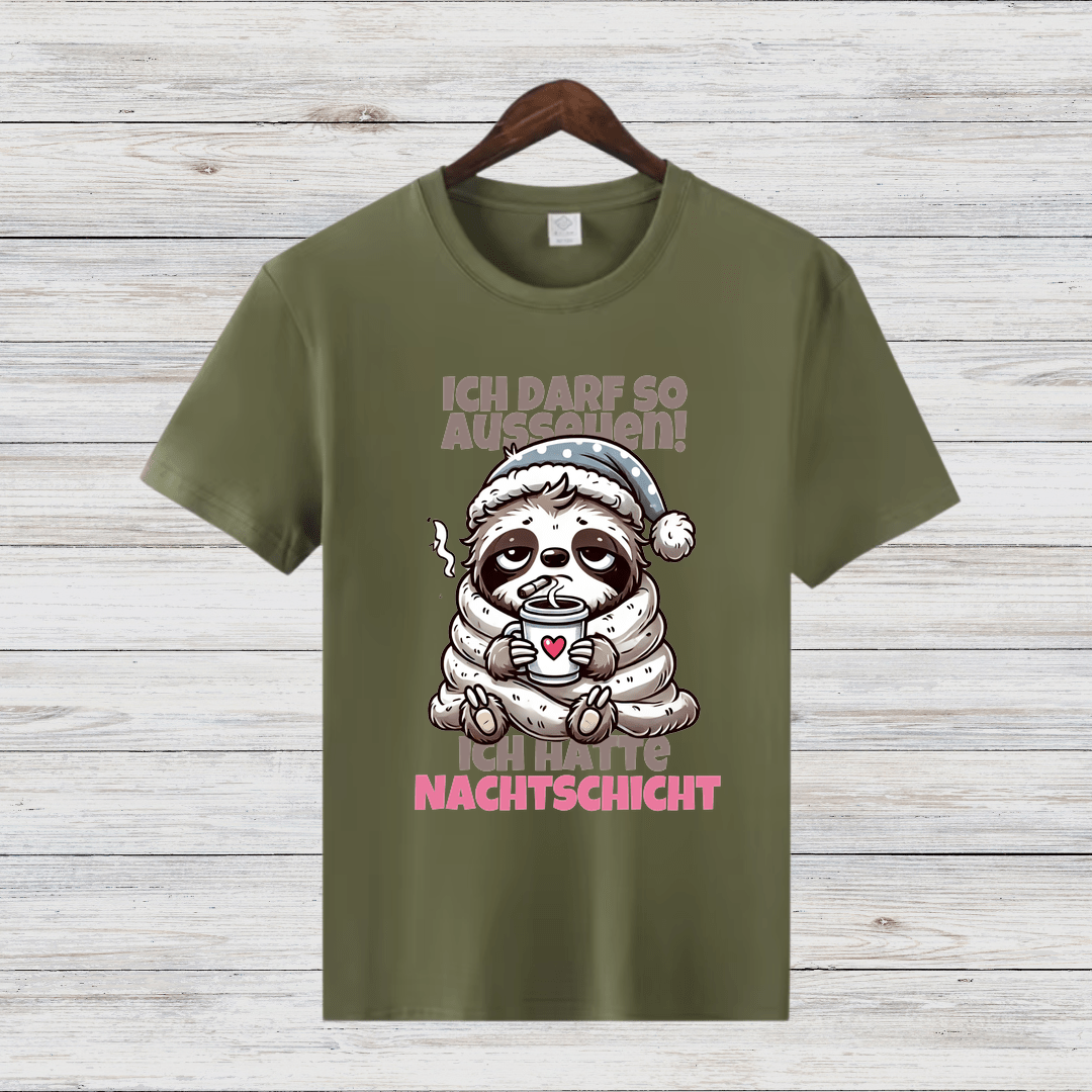 Faultier Nachtschicht Shirt | Lustiges Winterdesign | Humorvolles Statement Shirt | Bequemes Baumwollshirt für kalte Tage - Sopheria