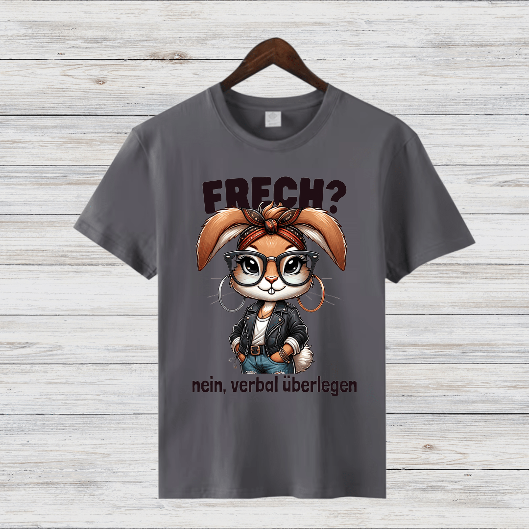 Frech? Nein, verbal überlegen | Lustiges Damen-Shirt | Statement-Shirt mit coolem Hasen-Design | Perfekt für den Winter - Sopheria