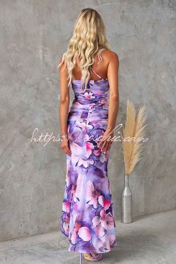 Friederike Asymmetrisches Maxikleid aus Netzstoff mit Blumenmuster und Raffung - Sopheria