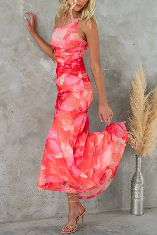 Friederike Asymmetrisches Maxikleid aus Netzstoff mit Blumenmuster und Raffung - Sopheria