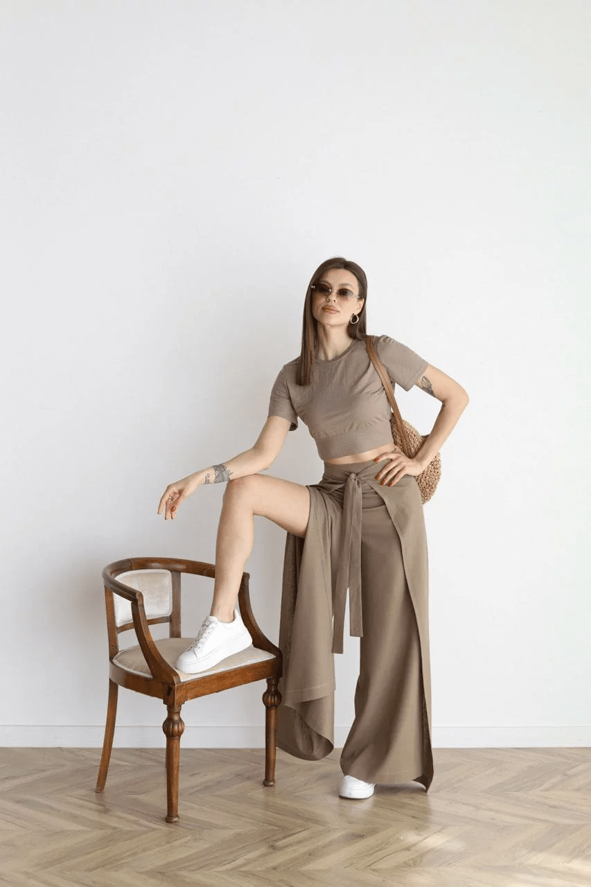 Heidemarie – Weit geschnittene Leinenhose mit Wickeloptik - Sopheria
