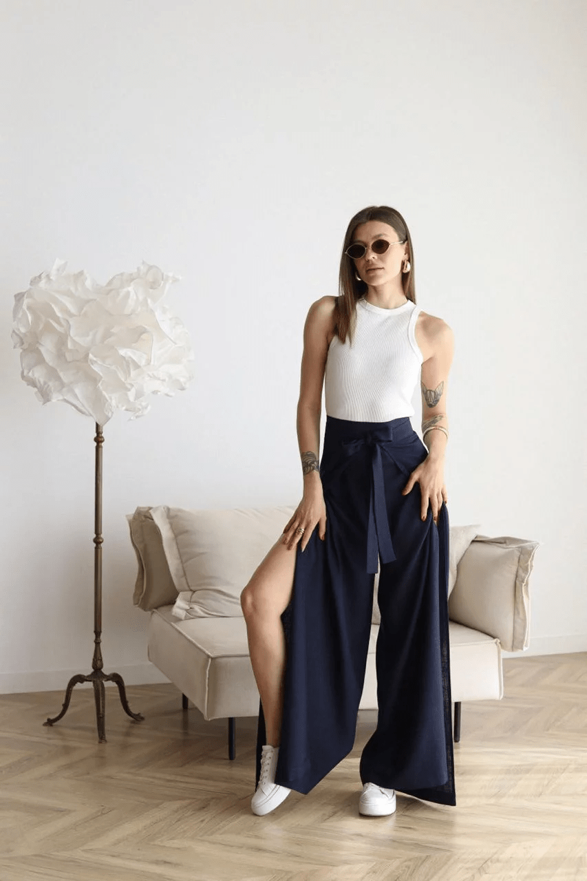 Heidemarie – Weit geschnittene Leinenhose mit Wickeloptik - Sopheria