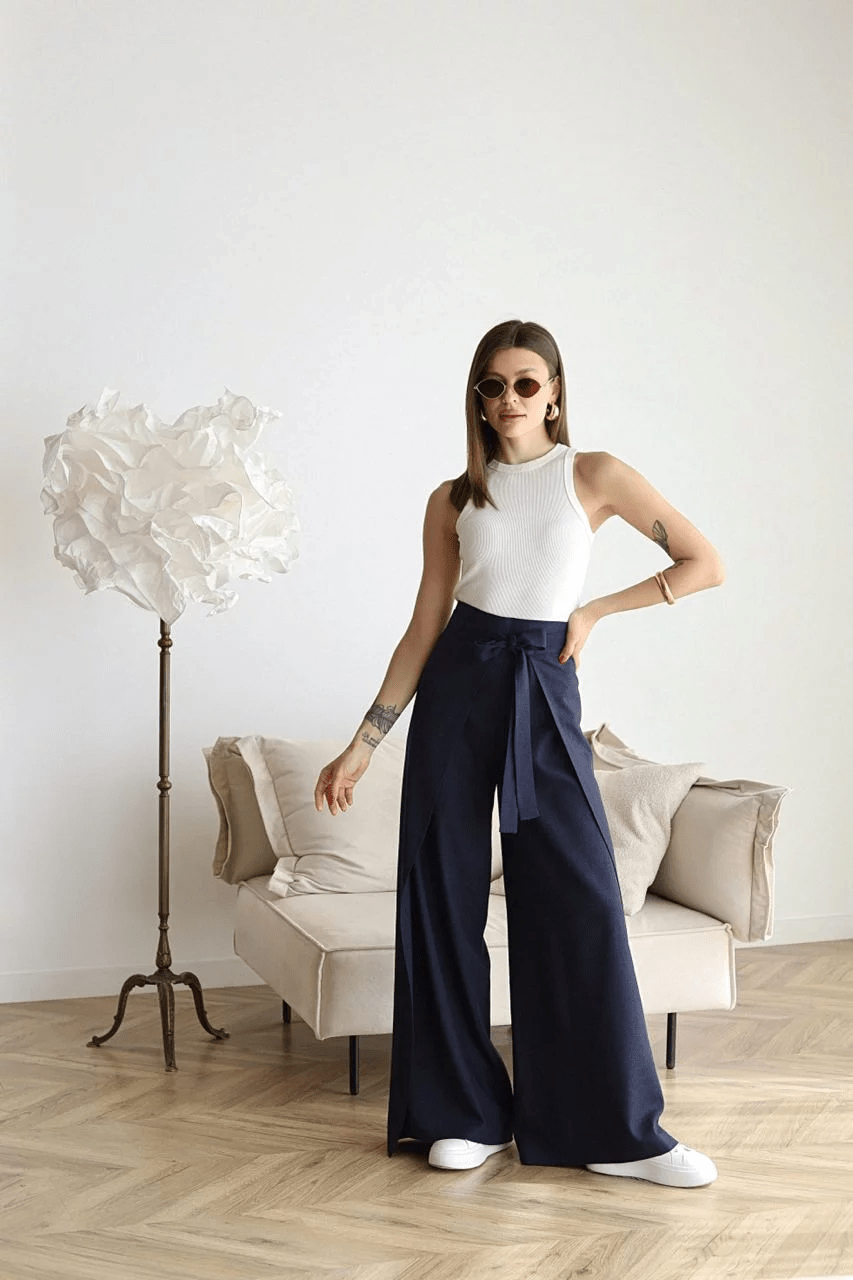 Heidemarie – Weit geschnittene Leinenhose mit Wickeloptik - Sopheria