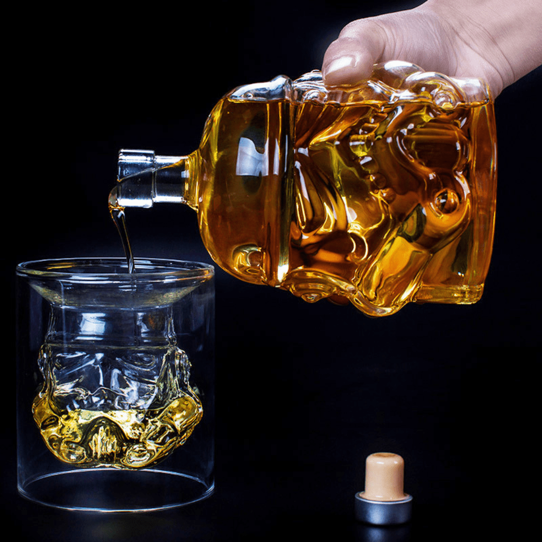 HelmHelden™ / Ikonisches Whiskey-Set mit Flasche & zwei Gläsern - Sopheria