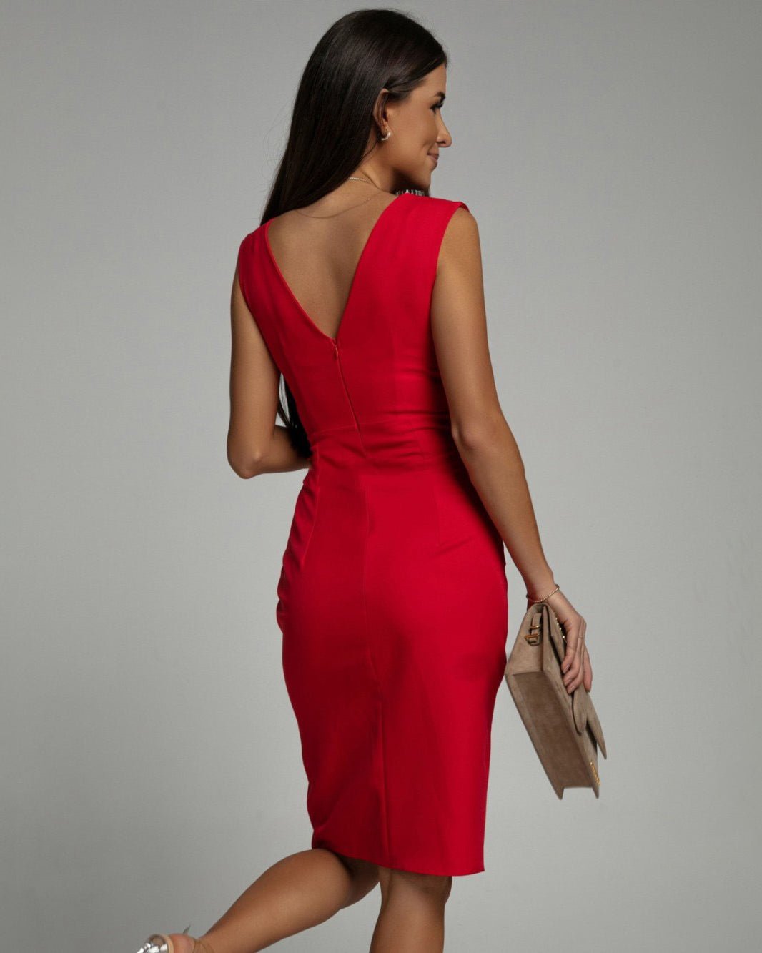 Isa™ | Eng anliegendes Kleid mit V-Ausschnitt und Schlitz - Sopheria