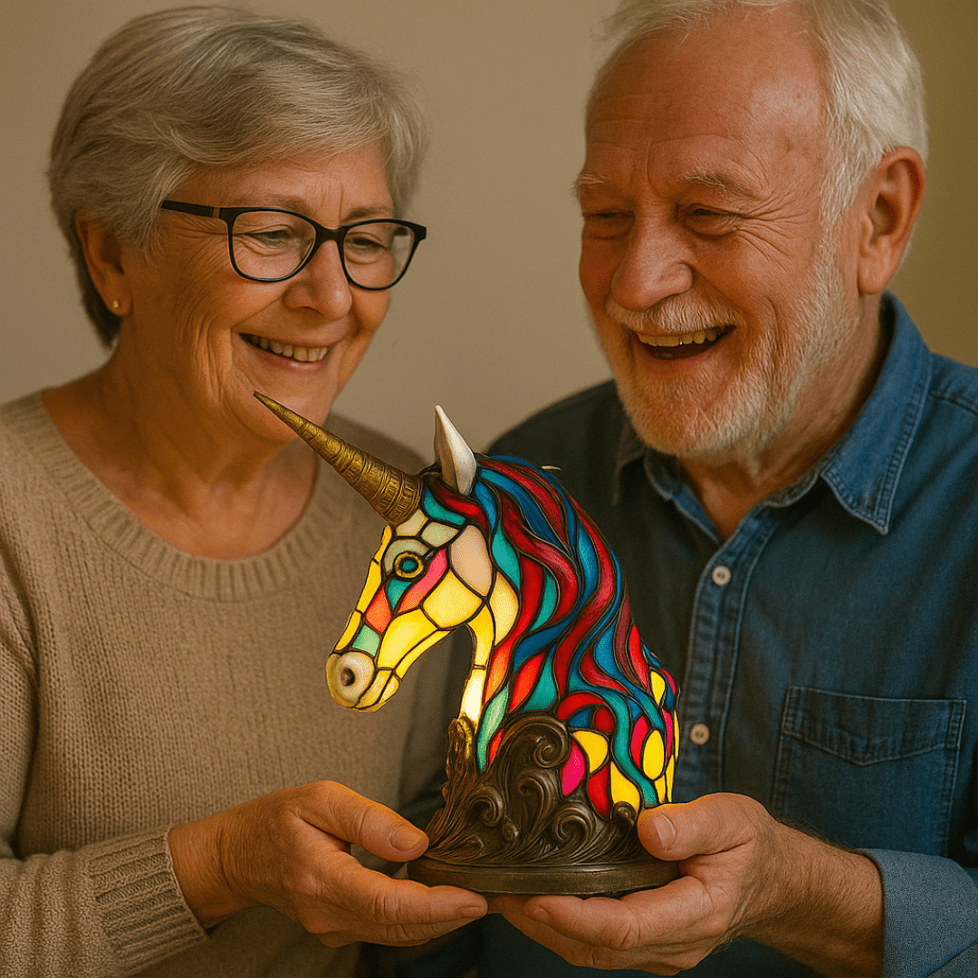 LeuchtEinhorn - handgefertigte Lampe, die Herzen erstrahlen lässt - Sopheria
