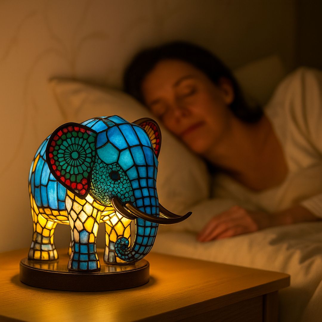 LeuchtElefant - handgefertigte Lampe, die Herzen erstrahlen lässt - Sopheria