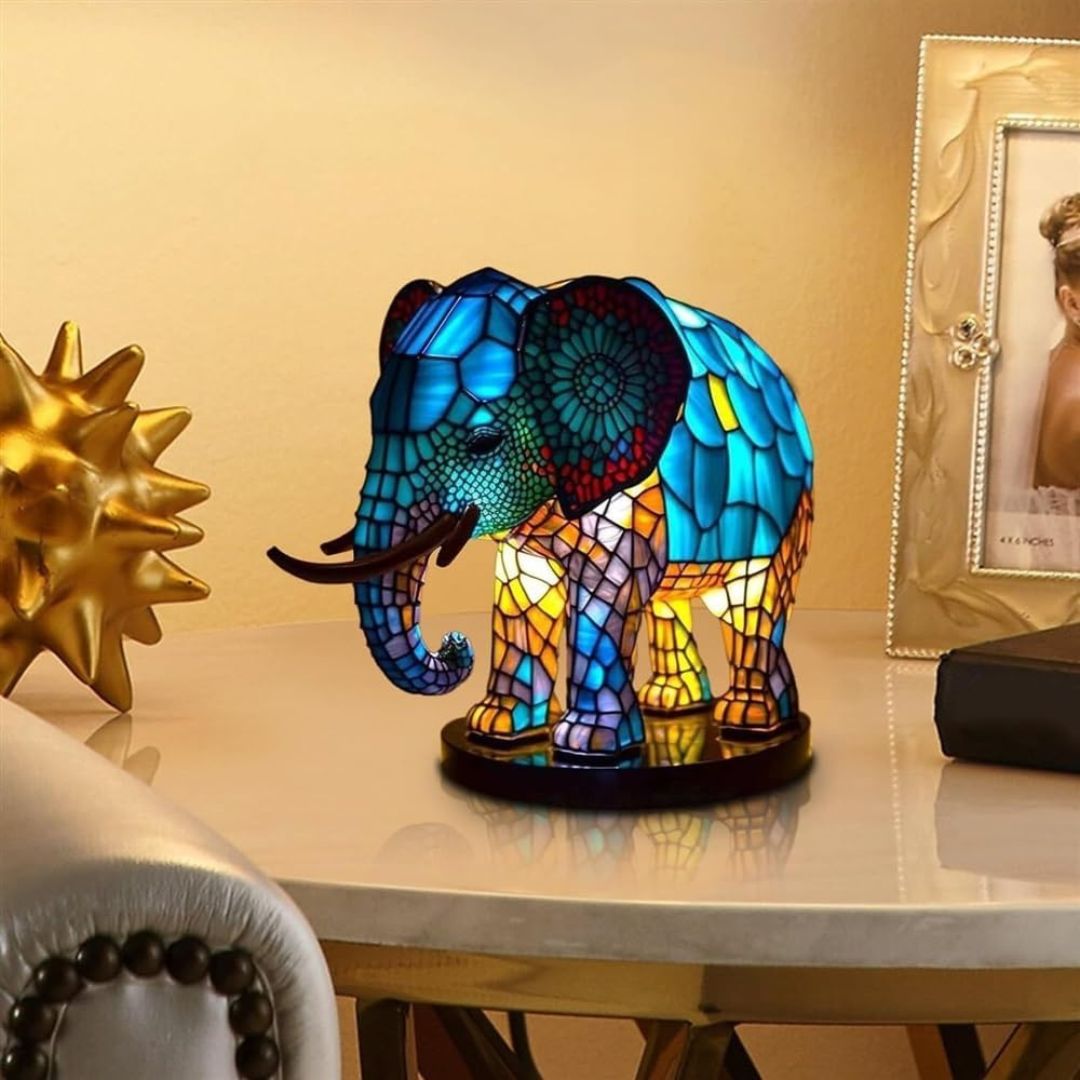 LeuchtElefant - handgefertigte Lampe, die Herzen erstrahlen lässt - Sopheria