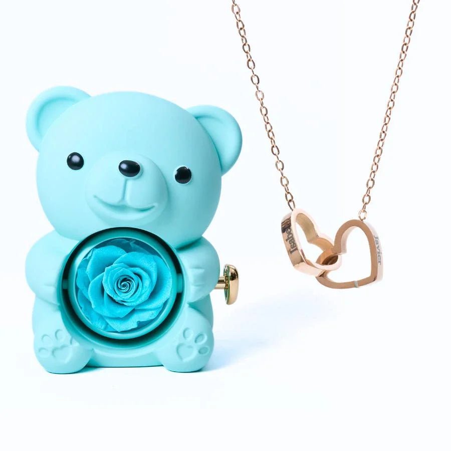 Rosenherz – Teddybär-Geschenkbox mit ewiger Rose & gravierter Halskette - Sopheria