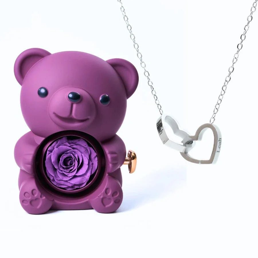 Rosenherz – Teddybär-Geschenkbox mit ewiger Rose & gravierter Halskette - Sopheria