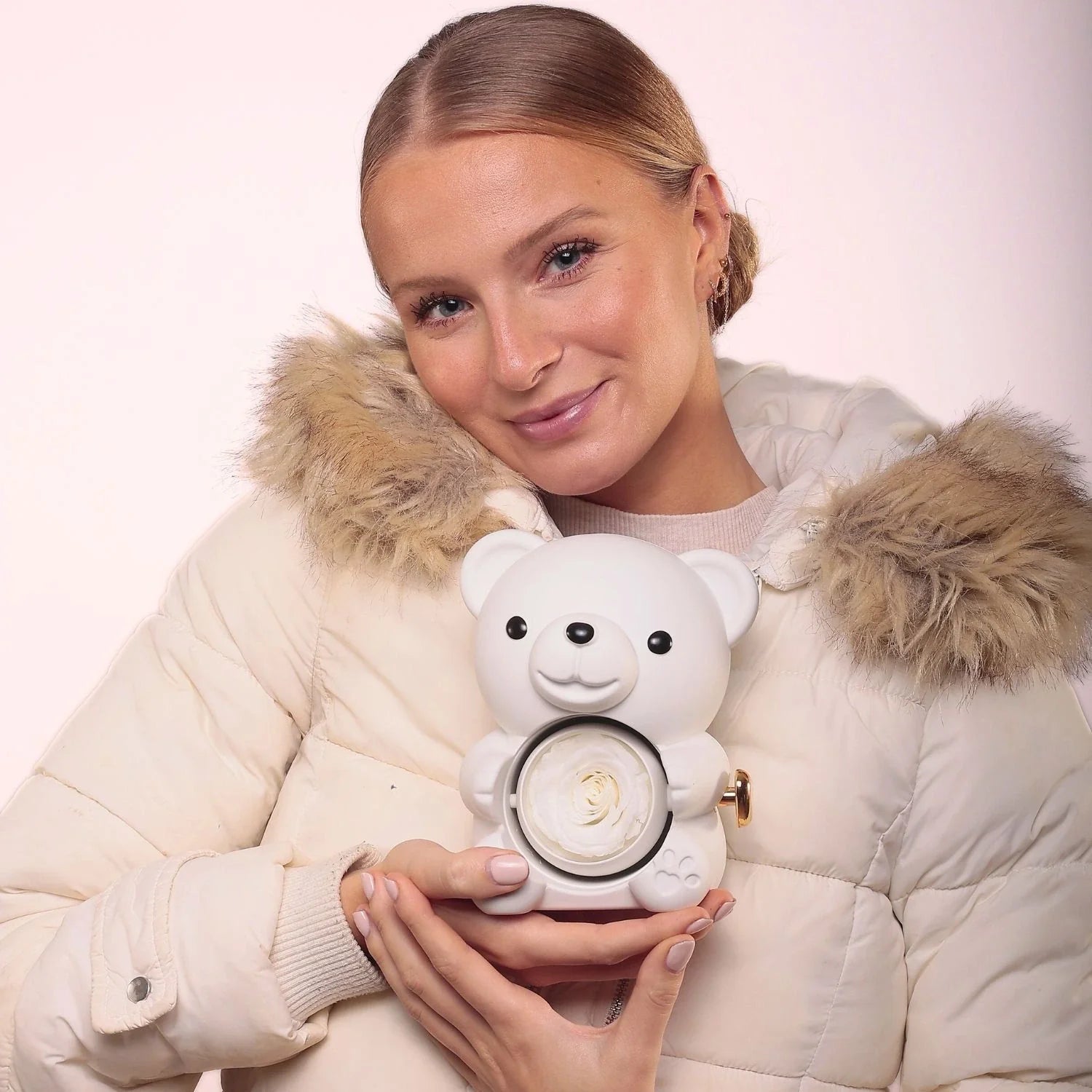Rosenherz – Teddybär-Geschenkbox mit ewiger Rose & gravierter Halskette - Sopheria
