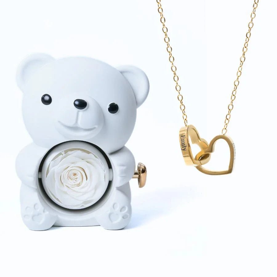 Rosenherz – Teddybär-Geschenkbox mit ewiger Rose & gravierter Halskette - Sopheria