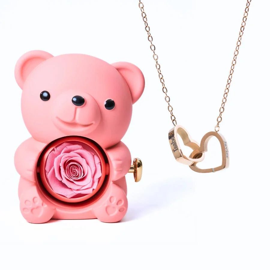 Rosenherz – Teddybär-Geschenkbox mit ewiger Rose & gravierter Halskette - Sopheria