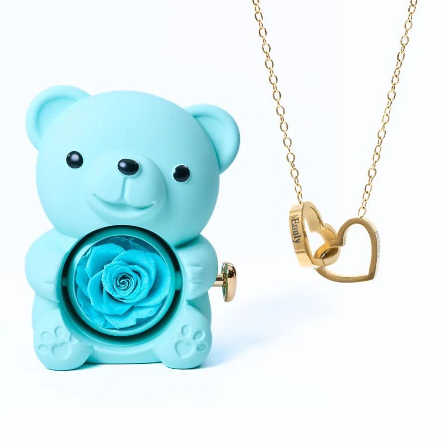 Rosenherz – Teddybär-Geschenkbox mit ewiger Rose & gravierter Halskette - Sopheria