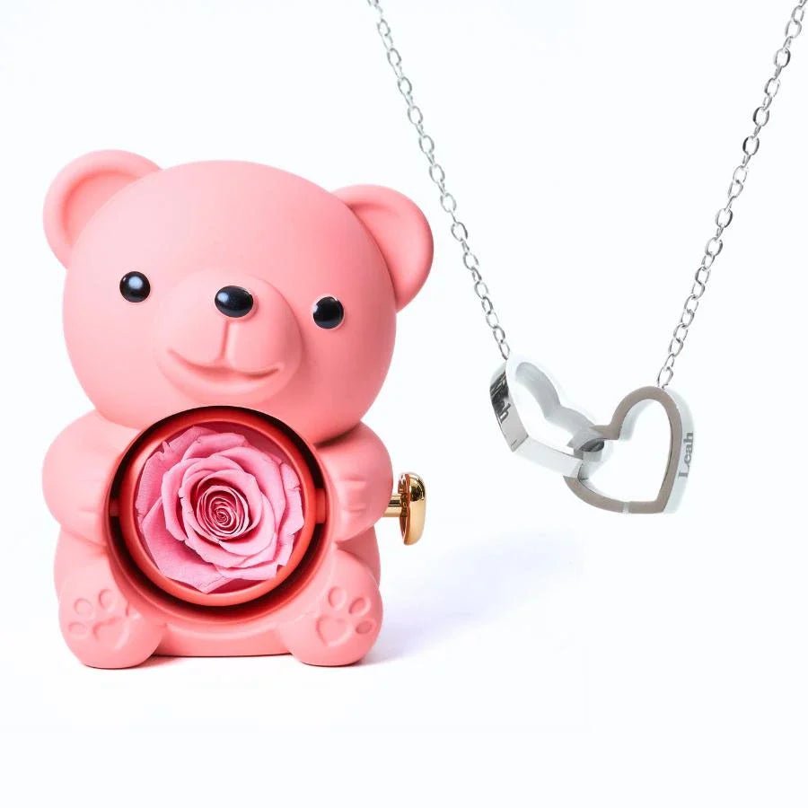 Rosenherz – Teddybär-Geschenkbox mit ewiger Rose & gravierter Halskette - Sopheria