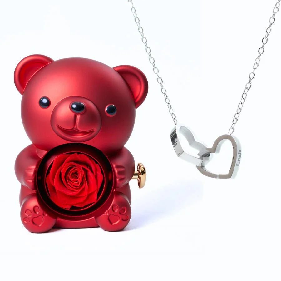 Rosenherz – Teddybär-Geschenkbox mit ewiger Rose & gravierter Halskette - Sopheria