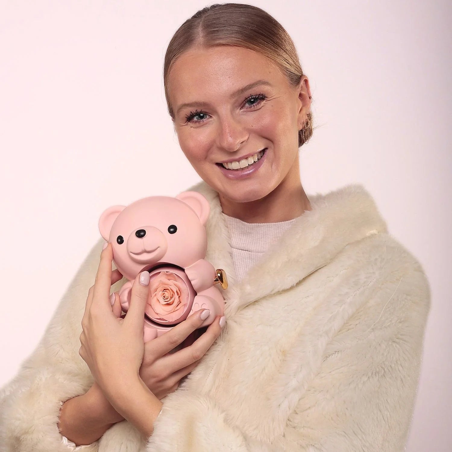 Rosenherz – Teddybär-Geschenkbox mit ewiger Rose & gravierter Halskette - Sopheria