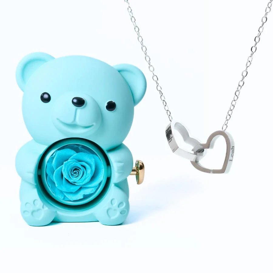 Rosenherz – Teddybär-Geschenkbox mit ewiger Rose & gravierter Halskette - Sopheria