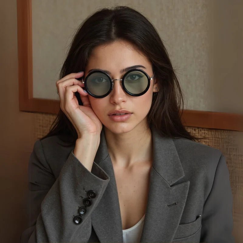 SonnenSteuer™ / Manuell tönbare Sonnenbrille für perfekte Sicht bei jedem Licht - Sopheria