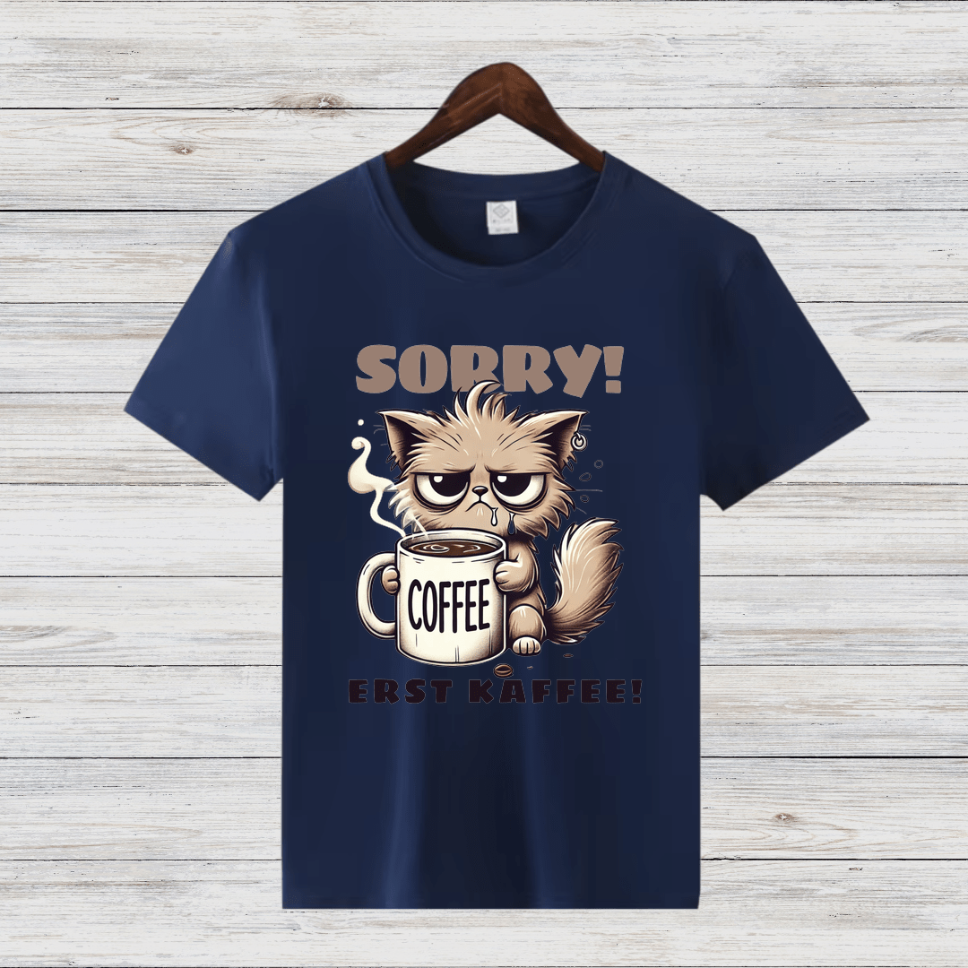 Sorry Erst Kaffee Shirt | Lustiges Katzen T-Shirt | Kaffee Statement | Humorvolles Winterdesign für Damen - Sopheria