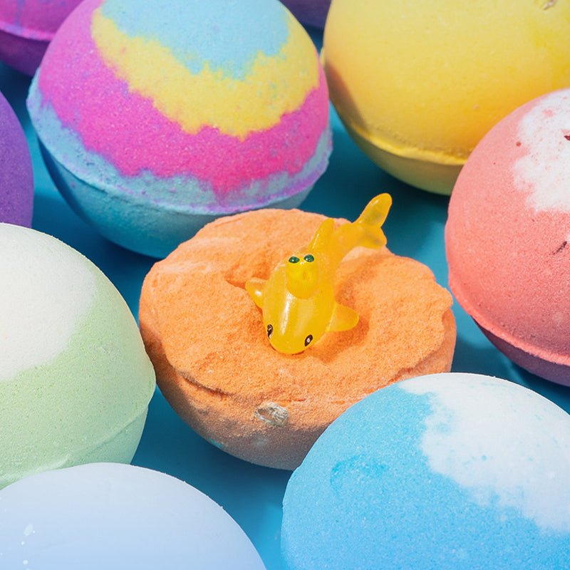 SplashToy - 12 Überraschungs Badebomben für magischen Badespaß - Sopheria