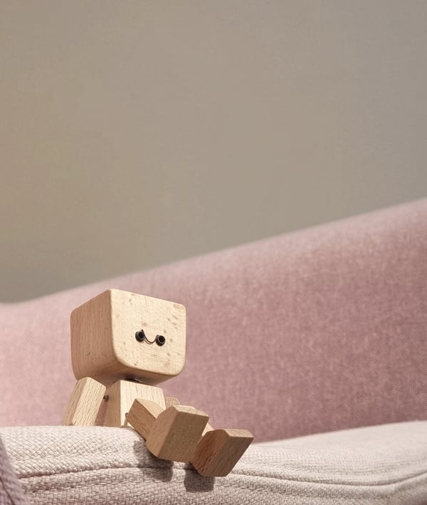 TanzTimber™ / Schaukelfigur aus Holz mit 12 magnetischen Emotionen - Sopheria